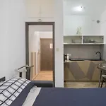 Apartment Lally's Nest