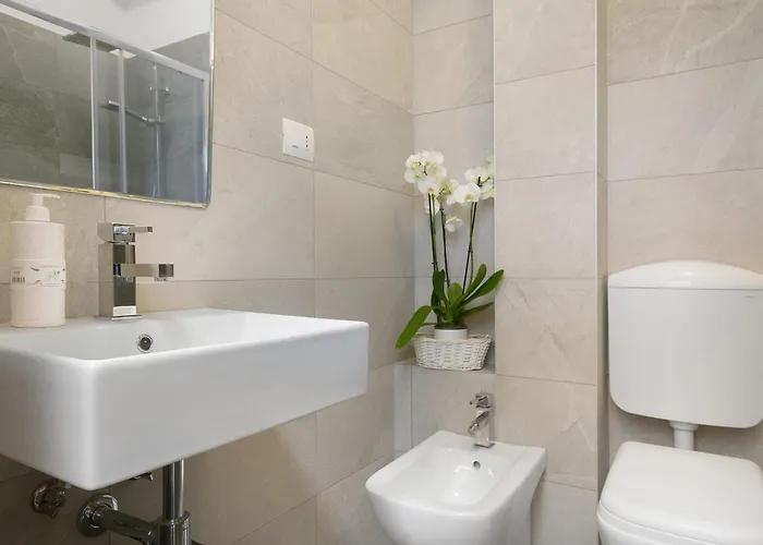 Lally's Nest Rapallo