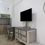 Lally's Nest Рапалло